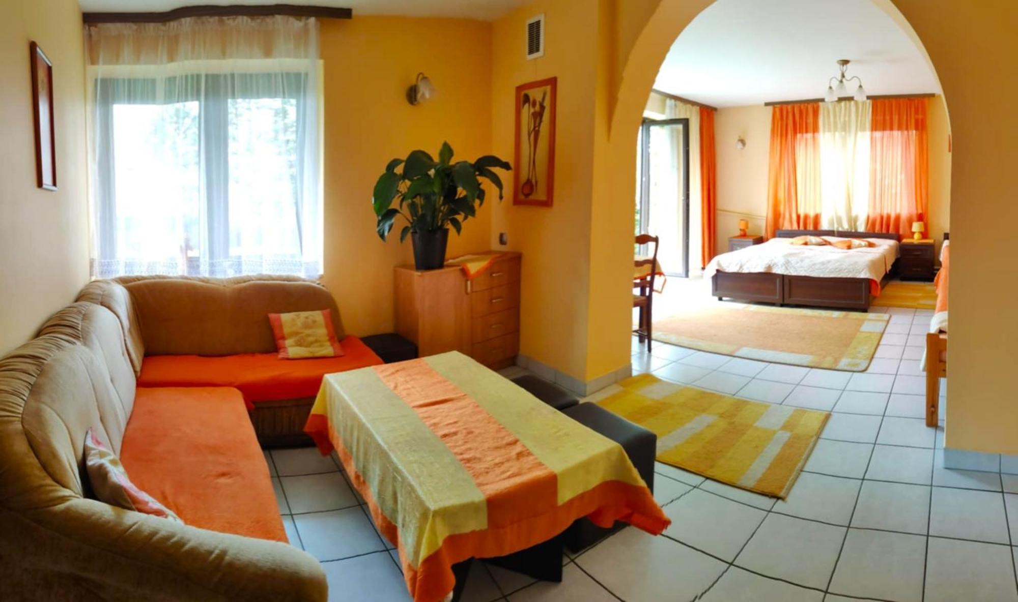Dom Goscinny Przedmiescie Guest house *